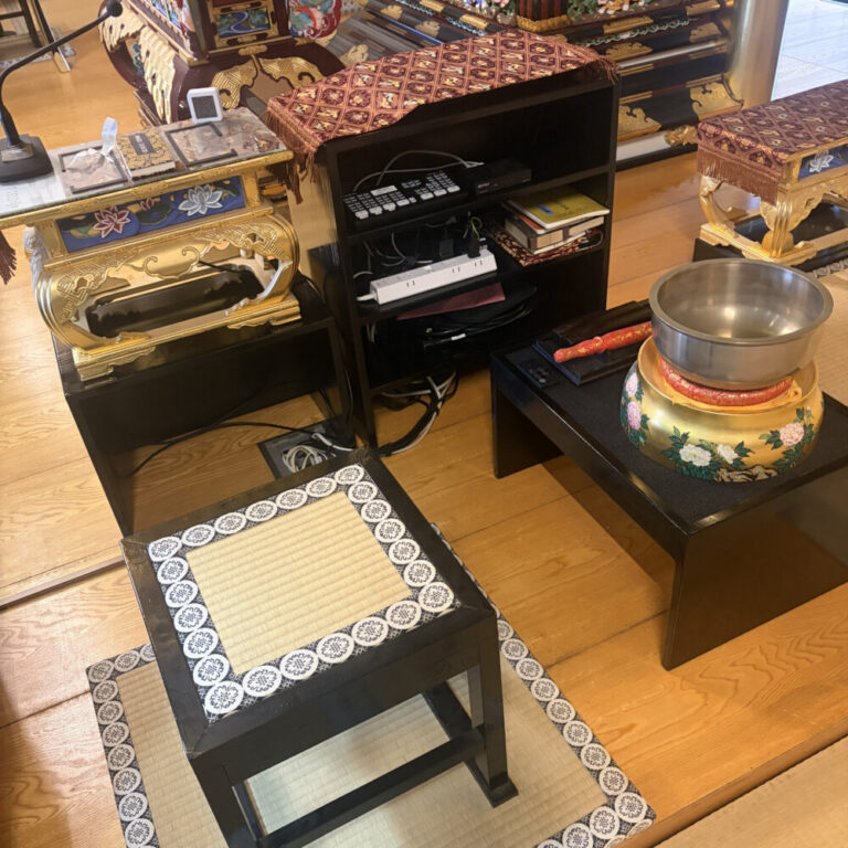 お内陣椅子席
